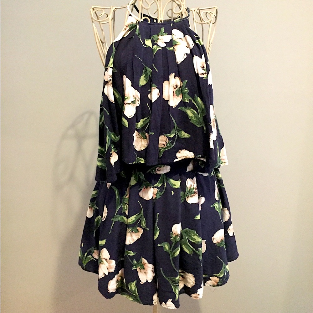 Ivy & Leo’s Floral Romper w/ Tie Back // Size- S
